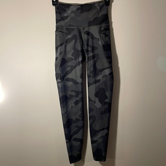 OLD NAVY Camo Leggings - Picture 1 of 7